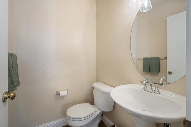2421 Valley View Road, Hollister CA: https://media.crmls.org/mediaz/ca8333d3-40a3-4922-939c-ee140c0e9342.jpg