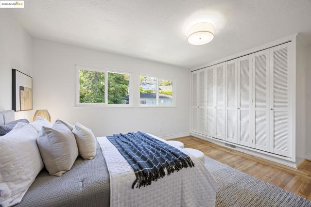 38 La Salle Ave, Piedmont CA: https://media.crmls.org/mediaz/ca8347a7-86bc-4173-8934-fc7d6715894e.jpg
