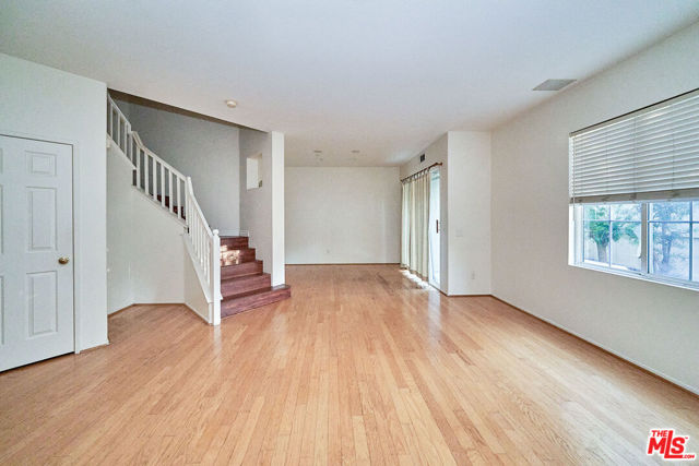 915 Somerville, Irvine CA: https://media.crmls.org/mediaz/ca835d05-b226-4bfb-a1ce-753a91b8aecc.jpg