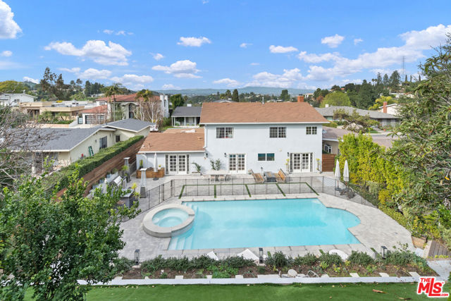 3156 Dona Emilia Drive, Studio City CA: https://media.crmls.org/mediaz/ca83b585-43ec-4988-be50-b0fa62f71fd4.jpg