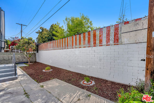 123 S Westmoreland Avenue, Los Angeles CA: https://media.crmls.org/mediaz/ca83ede9-4002-4fcd-8886-6a6d8020ae71.jpg