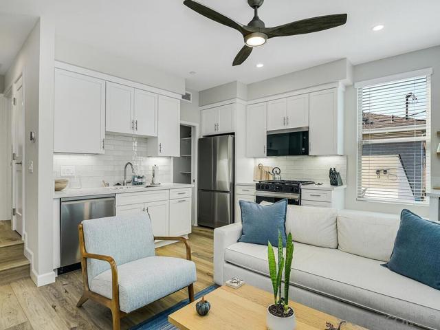 938 Opal St, San Diego CA: https://media.crmls.org/mediaz/ca8420c2-596f-457d-a3cd-f883683bca9a.jpg