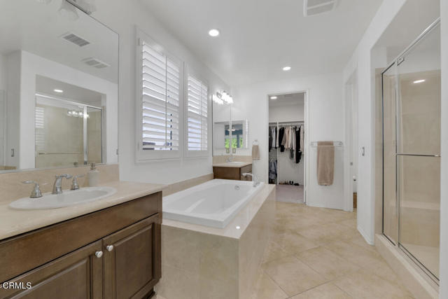 11806 Ricasoli Way, Porter Ranch CA: https://media.crmls.org/mediaz/ca84a186-a792-4195-be79-b77d7aff3bb7.jpg