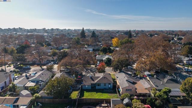 17472 Via Segundo, San Lorenzo CA: https://media.crmls.org/mediaz/ca84d946-5e0d-4441-825c-1699f3fa6b65.jpg