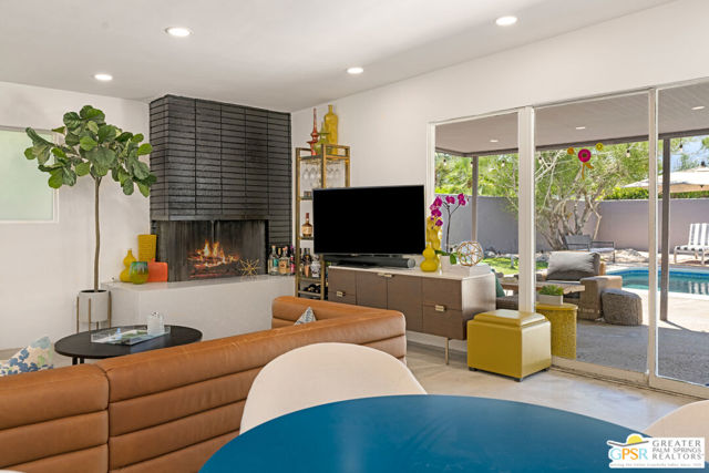 1405 E Tachevah Drive, Palm Springs CA: https://media.crmls.org/mediaz/ca84de19-ab2c-4ed1-8c7e-2aea5bce6a42.jpg