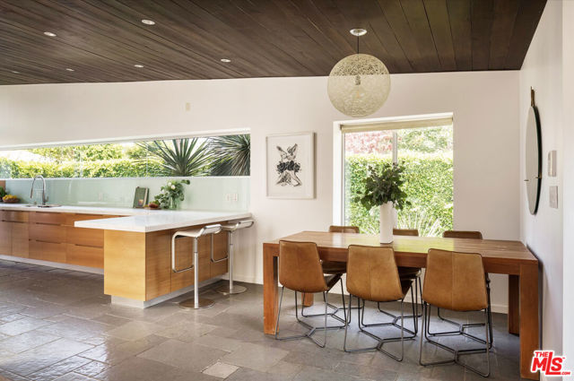 2501 Walnut Avenue, Venice CA: https://media.crmls.org/mediaz/ca84fe87-fbb4-4e41-9bfc-898090804a1e.jpg
