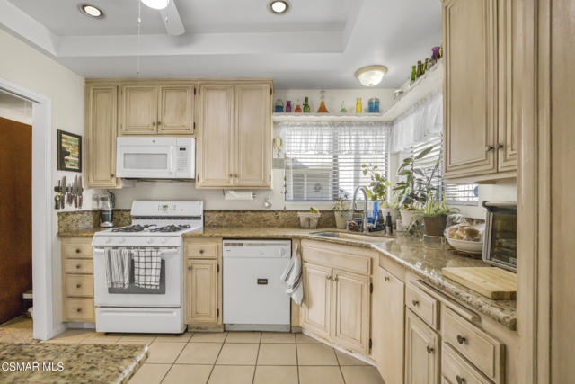 2190 Westshore Lane, Westlake Village CA: https://media.crmls.org/mediaz/ca854b5d-c590-4afb-8e92-337c5f076a9e.jpg