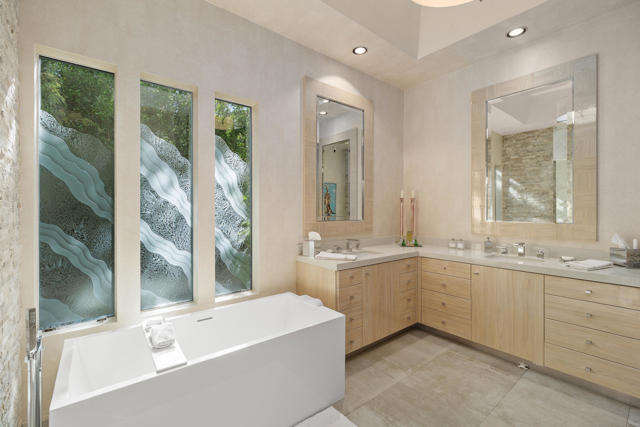 81 Royal Saint Georges Way, Rancho Mirage CA: https://media.crmls.org/mediaz/ca855fd9-dceb-45f4-815c-3490ac587718.jpg