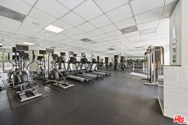 865 Comstock Avenue, Los Angeles CA: https://media.crmls.org/mediaz/ca85d5d0-fc84-4b37-bb20-746e4229dce0.jpg