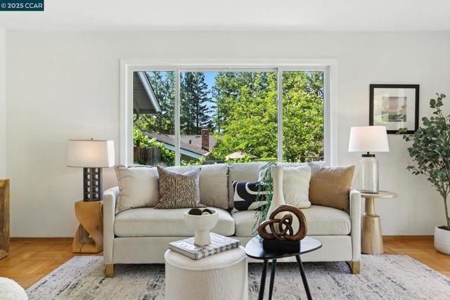 575 Old Orchard Dr, Danville CA: https://media.crmls.org/mediaz/ca8639af-a59e-49c2-94ca-239333eefbc9.jpg