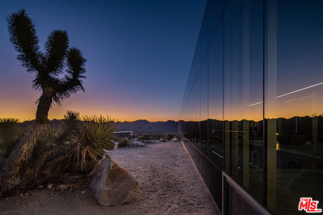 8198 Uphill Road, Joshua Tree CA: https://media.crmls.org/mediaz/ca864cb4-18ca-4941-b550-d1a3bae78436.jpg