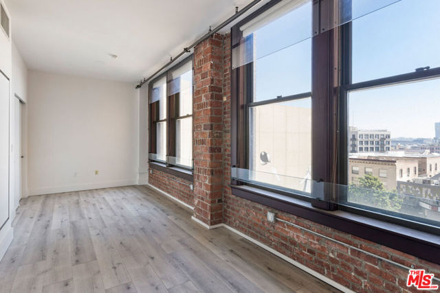 460 S Spring Street, Los Angeles CA: https://media.crmls.org/mediaz/ca86de0f-c73d-4817-a1e1-aa7dd9450ec7.jpg