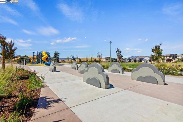 5352 Guenoc Valley Ln, Antioch CA: https://media.crmls.org/mediaz/ca87ff4b-a81f-4ec5-b737-7409f3761758.jpg