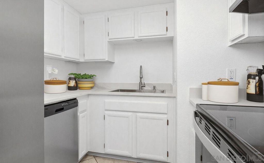 4240 Menlo Ave - photo 8
