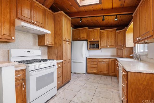 Detail Gallery Image 12 of 38 For 2600 Highland Dr, Carlsbad,  CA 92008 - – Beds | – Baths