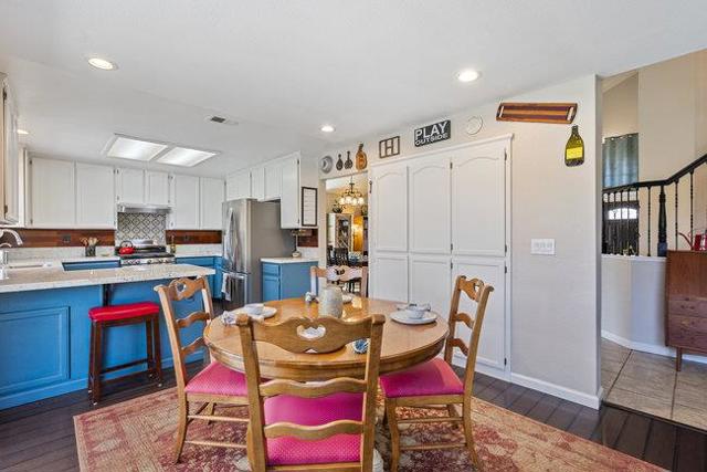 1980 Ponderosa Court, Hollister CA: https://media.crmls.org/mediaz/ca88727f-b54d-47c4-b425-0022b4124fab.jpg