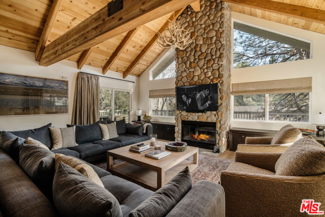 28805 North Shore Road, Lake Arrowhead CA: https://media.crmls.org/mediaz/ca88787f-7ab1-40ab-b297-af44e630c394.jpg