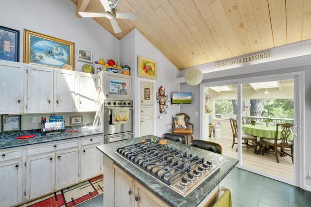 6 Stratford Place, Monterey CA: https://media.crmls.org/mediaz/ca88d206-2b13-47d0-8b25-319342a2555b.jpg