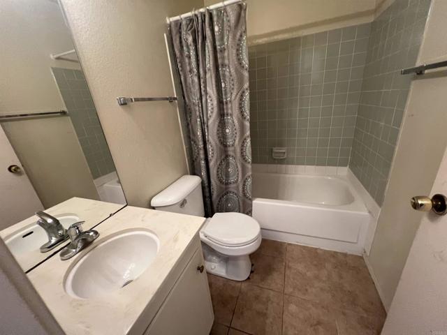 Detail Gallery Image 8 of 16 For 4241 Loma Riviera Ln, San Diego,  CA 92110 - 3 Beds | 2 Baths