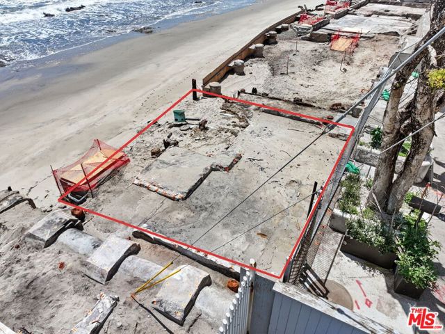 20802 Pacific Coast Highway, Malibu CA: https://media.crmls.org/mediaz/ca8a2630-5b00-41ab-b4d5-f8a15946557c.jpg