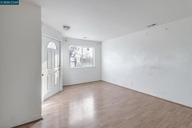 813 Grant St, Vallejo CA: https://media.crmls.org/mediaz/ca8a2ab6-c257-4ec3-b8e4-d428e473c81a.jpg