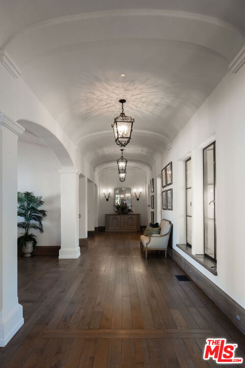 https://media.crmls.org/mediaz/ca8a837c-3621-48b2-ab06-5196ecf54aed.jpg?preset=X-Large