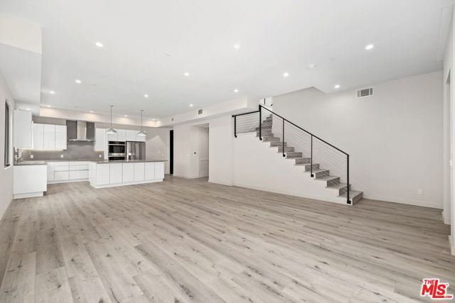 816 N Orange Drive, Los Angeles CA: https://media.crmls.org/mediaz/ca8ade75-c3c9-4b0b-8b9b-b7821b3f824a.jpg