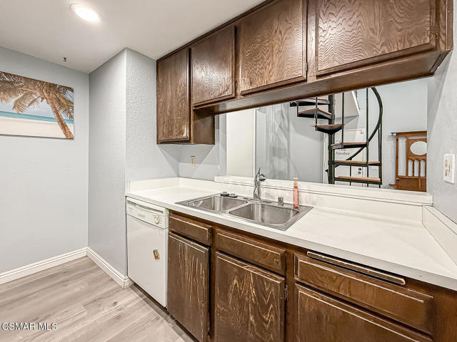 2098 Covington Avenue, Simi Valley CA: https://media.crmls.org/mediaz/ca8b29a3-4539-41b1-9ca2-afdc7835f00d.jpg