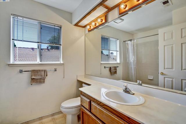 1400 Tennis Ln, Tracy CA: https://media.crmls.org/mediaz/ca8bd5e3-51c9-4762-b2b2-a3f6279e82a3.jpg