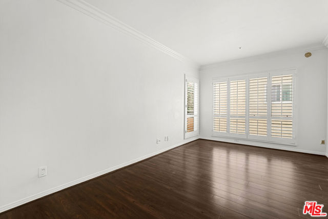 5224 Zelzah Avenue, Encino CA: https://media.crmls.org/mediaz/ca8c9c8d-2637-4839-8580-56f5b6013e89.jpg