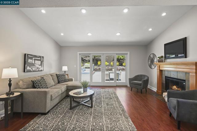 84 Tumbleweed Ct, San Ramon CA: https://media.crmls.org/mediaz/ca8d1ee4-841a-4429-80bd-66c50d23b3fb.jpg