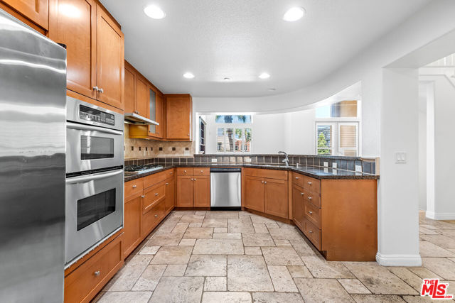 5831 Seawalk Drive, Playa Vista CA: https://media.crmls.org/mediaz/ca8d76c1-4e18-47af-a43c-4f69564bfaf7.jpg