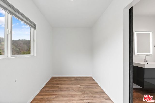 17114 Palisades Circle, Pacific Palisades CA: https://media.crmls.org/mediaz/ca8d9a4b-4305-4167-ad4b-721e084bc51e.jpg