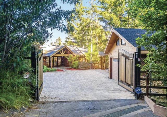 16501 Skyline Boulevard, Woodside CA: https://media.crmls.org/mediaz/ca8dbdb4-68e3-43db-81ce-edecb37f8bb1.jpg