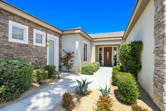 61436 Topaz Drive, La Quinta CA: https://media.crmls.org/mediaz/ca8dbe46-f8ca-4267-9573-0c24be91508d.jpg