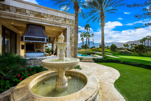 Image 64 of 102 For 52977 Via Dona