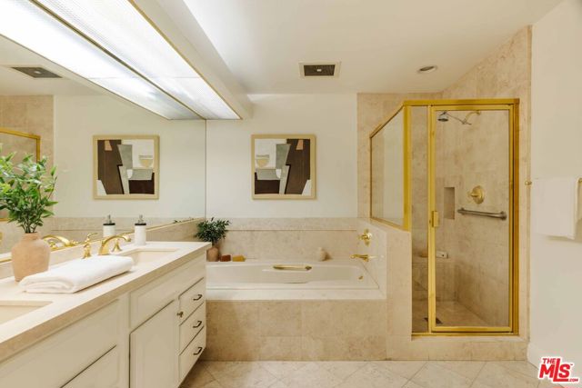12218 Montana Avenue, Los Angeles CA: https://media.crmls.org/mediaz/ca8e204e-487c-4c4d-8f2e-ed513c09b51e.jpg
