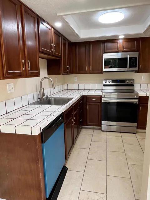 1037 Evans Court, Hayward CA: https://media.crmls.org/mediaz/ca8e41f8-d3ff-4aa2-9a1a-7ff16096f36b.jpg