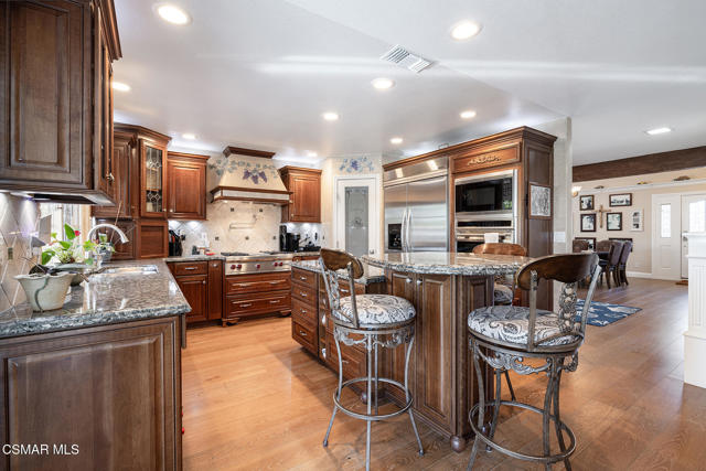 411 Blackhawk Drive, Newbury Park CA: https://media.crmls.org/mediaz/ca8e75a3-cd72-4cf9-920c-ff2d34c05ac9.jpg