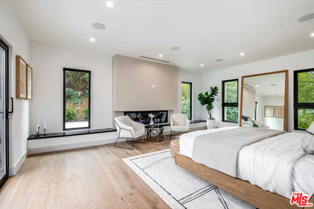 16226 Dickens Street, Encino CA: https://media.crmls.org/mediaz/ca8ecd1b-8a2b-4179-9791-42aa3ac02094.jpg