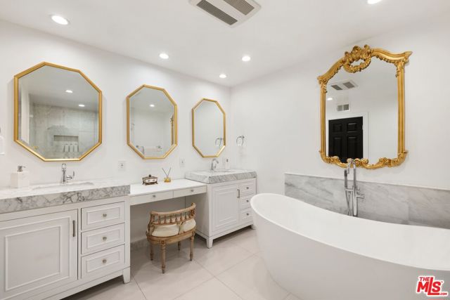 8455 Fountain Avenue, West Hollywood CA: https://media.crmls.org/mediaz/ca8eec95-d524-4591-9497-4efcedee05d2.jpg