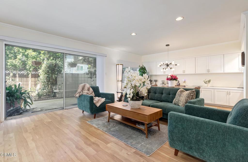 385 S Oakland Avenue #104