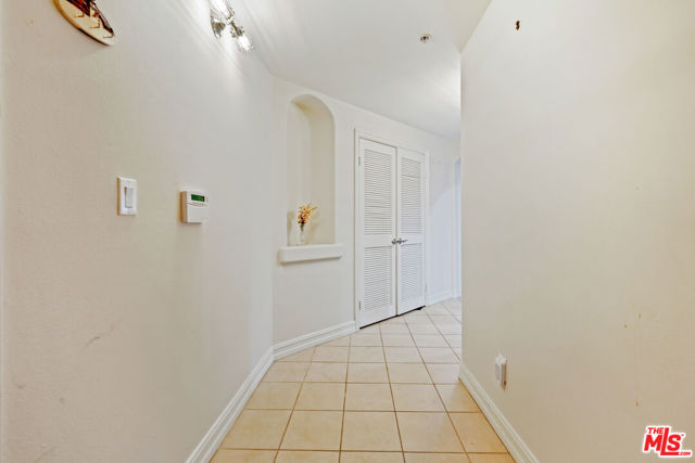 14242 Burbank Boulevard, 103 photo 5
