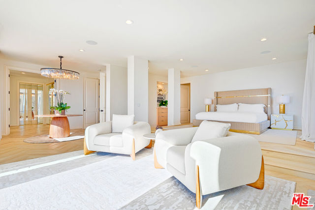 10502 Yellow Hill Road, Malibu CA: https://media.crmls.org/mediaz/ca8f4b90-c58b-4d33-b4b4-1818e724cfcb.jpg