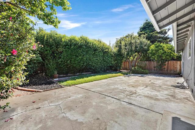 36560 Lakewood Dr, Newark CA: https://media.crmls.org/mediaz/ca8ff338-af52-4b46-9014-2fc68f2f597f.jpg