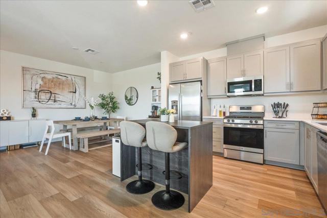 5464 Shorefront Dr, San Diego CA: https://media.crmls.org/mediaz/ca9075b1-d380-43dc-86c4-f66fd2478a29.jpg