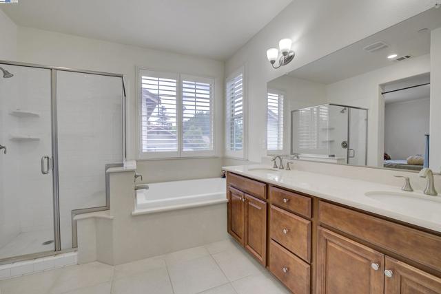 41538 Casabella Cmn, Fremont CA: https://media.crmls.org/mediaz/ca90a4f7-e1fb-4d82-975e-e73566aedfb0.jpg