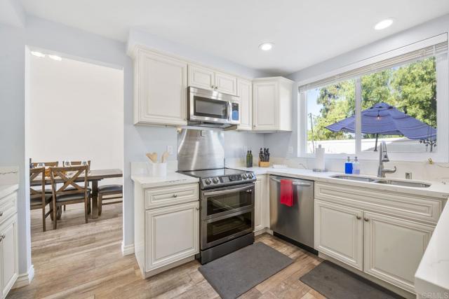 4867 Seascape Drive, Oceanside CA: https://media.crmls.org/mediaz/ca91503c-1779-463e-abe9-aaaad802ffd4.jpg