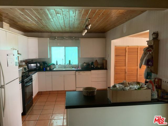 2920 Harriet Road, Frazier Park CA: https://media.crmls.org/mediaz/ca91a253-42be-4af1-8fe7-dc6910842f41.jpg