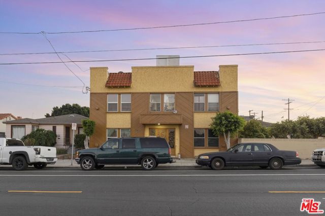 383 W 14th Street, San Pedro CA: https://media.crmls.org/mediaz/ca924393-3d56-454a-ad43-b6f33f0e7f2b.jpg